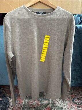 Men’s M tan crew neck NWT